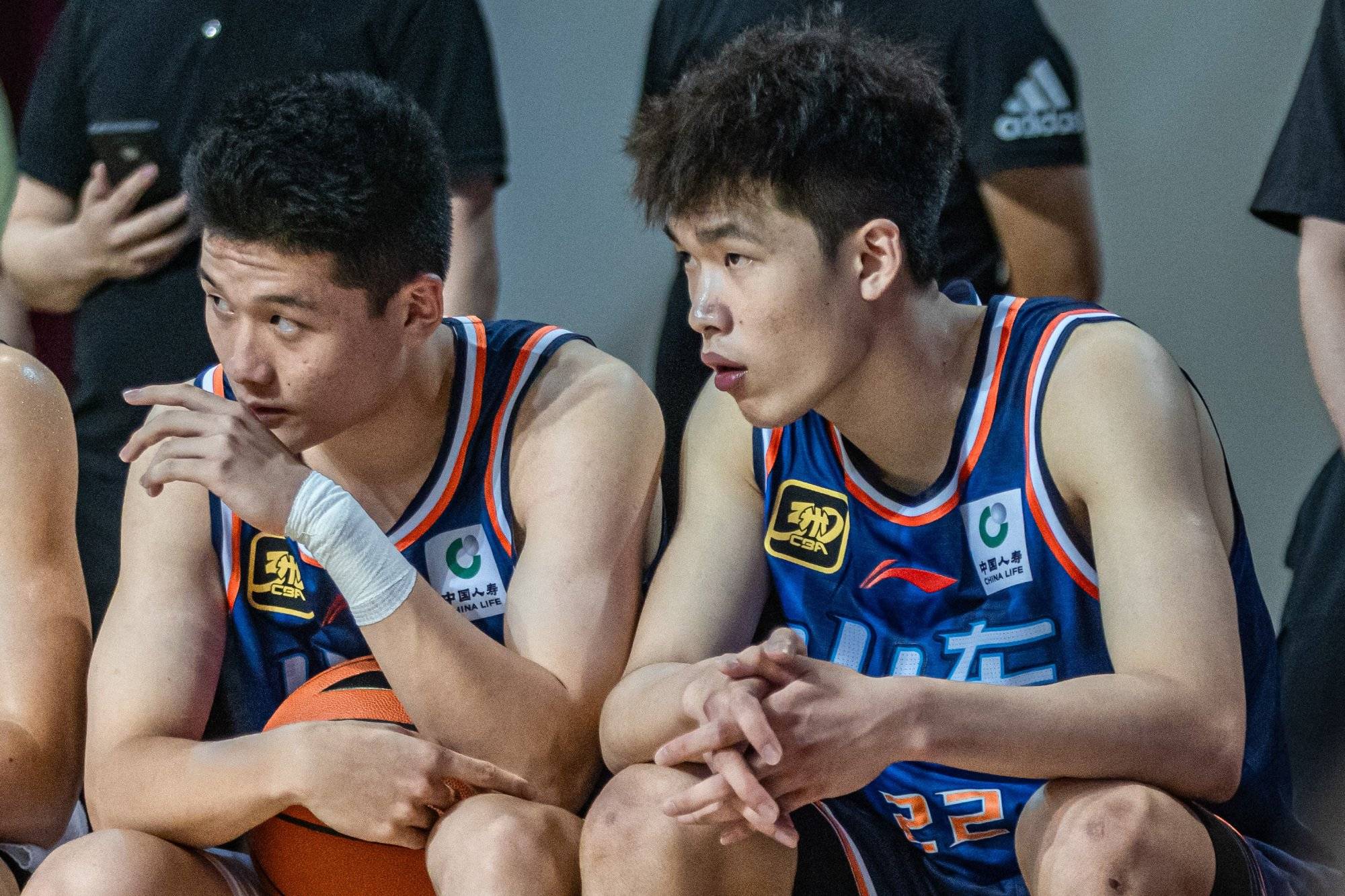 集结日体能课后；山东男篮内部沟通备战社区盾；底气十足；球探报告显示潜力的简单介绍