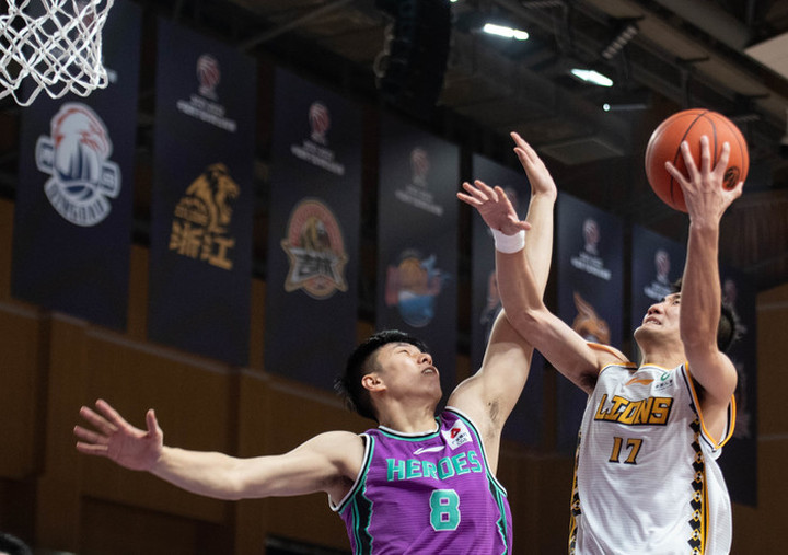 集结日体能课后；山东男篮内部沟通备战社区盾；底气十足；球探报告显示潜力的简单介绍