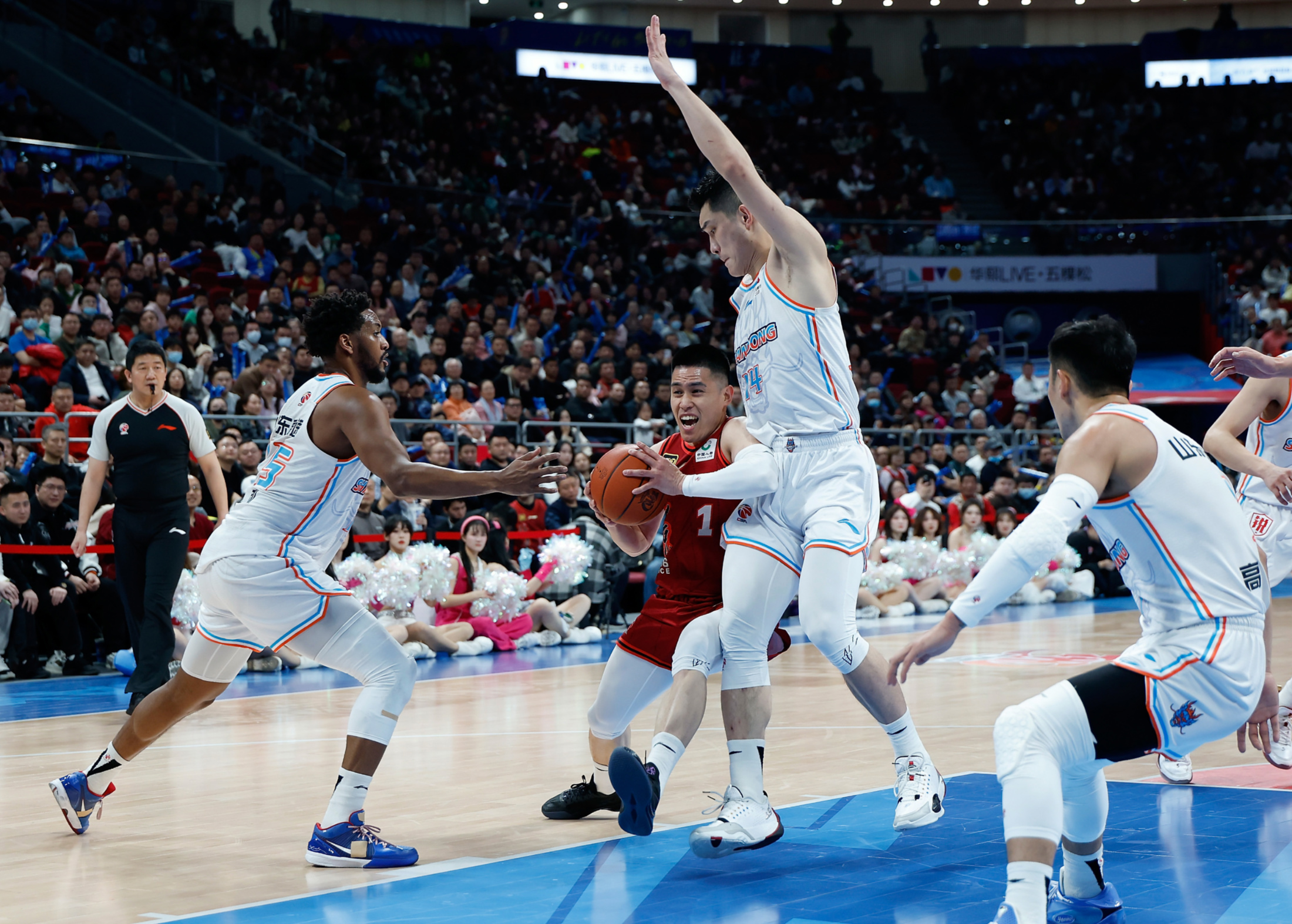 开云体育安装清晨体能课后，北京首钢强势反弹备战欧篮联，话题不断，年轻球员得到机会的简单介绍